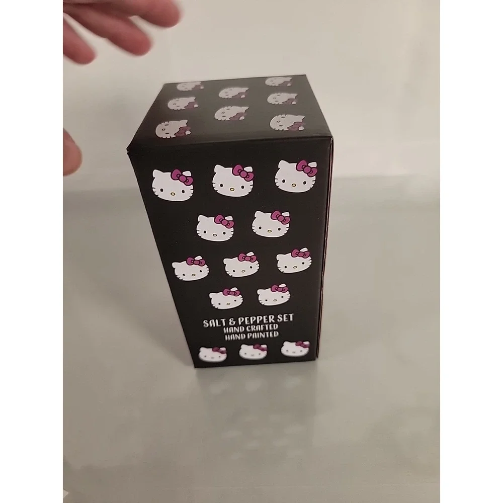 Hello Kitty Halloween Pumpkin‎ Salt & Pepper Shaker Set New In box